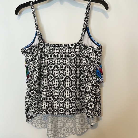 𝅺ocean Avenue swim tank top, size large, in good condition - Picture 2 of 5